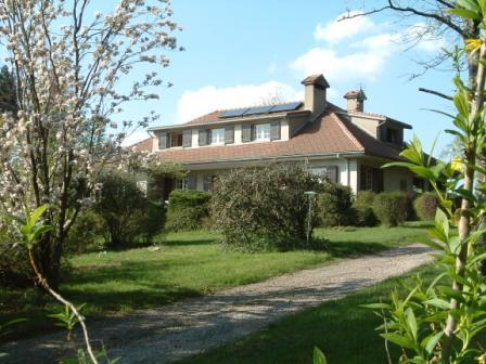 Chambres dhôtes et Gîte avec piscine, endroit calme, sud de la France