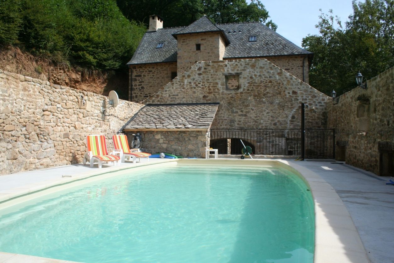 CHARLU Superbe Gîte 16e siècle 4* 12 p piscine privée et chauffée