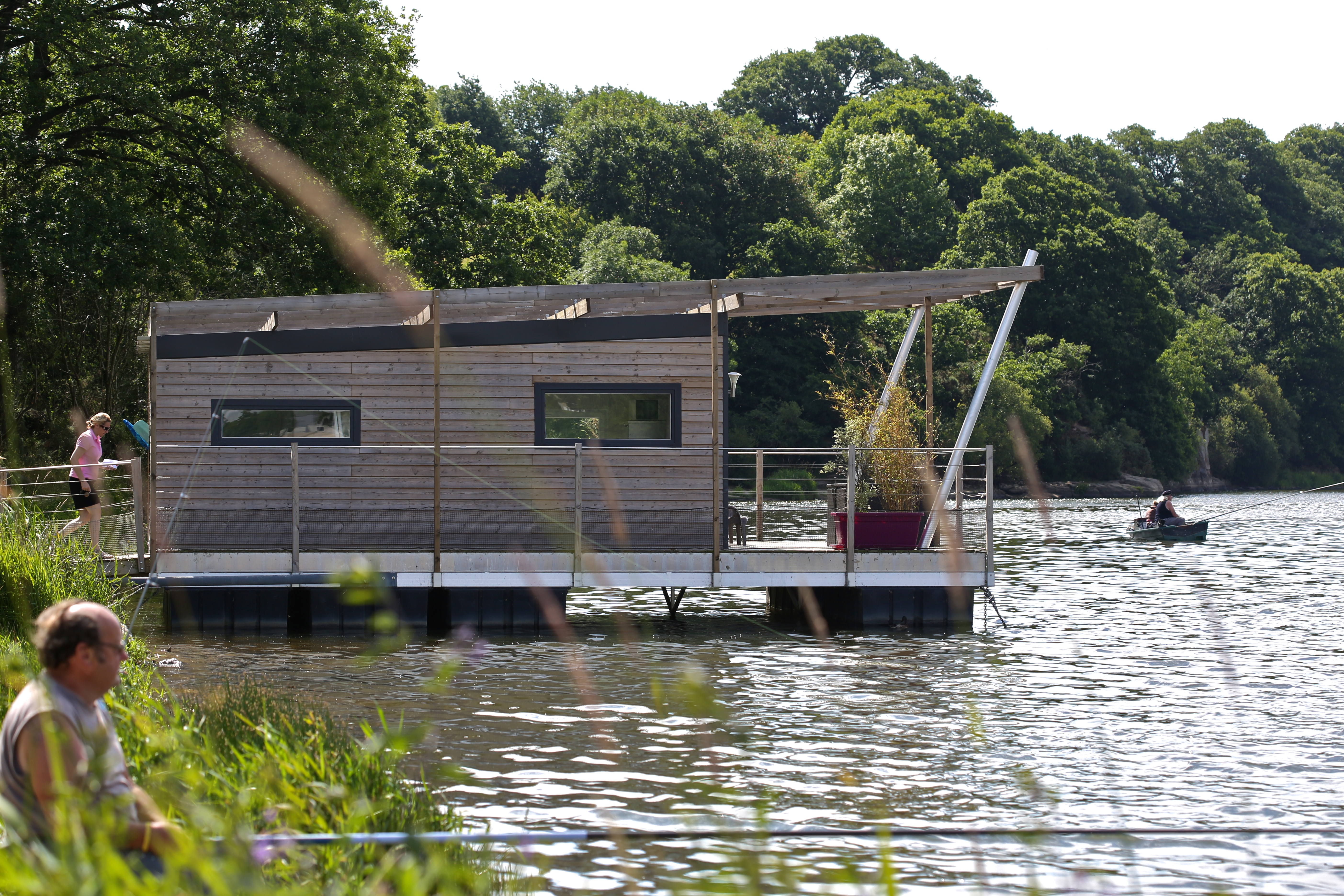 Aquashell : de la cabane sur l’eau à la maison flottante